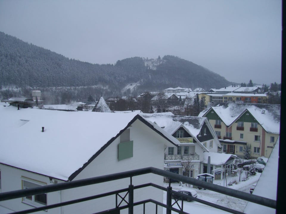 Schnee soweit das Auge reicht Best Western Plus Hotel Willingen