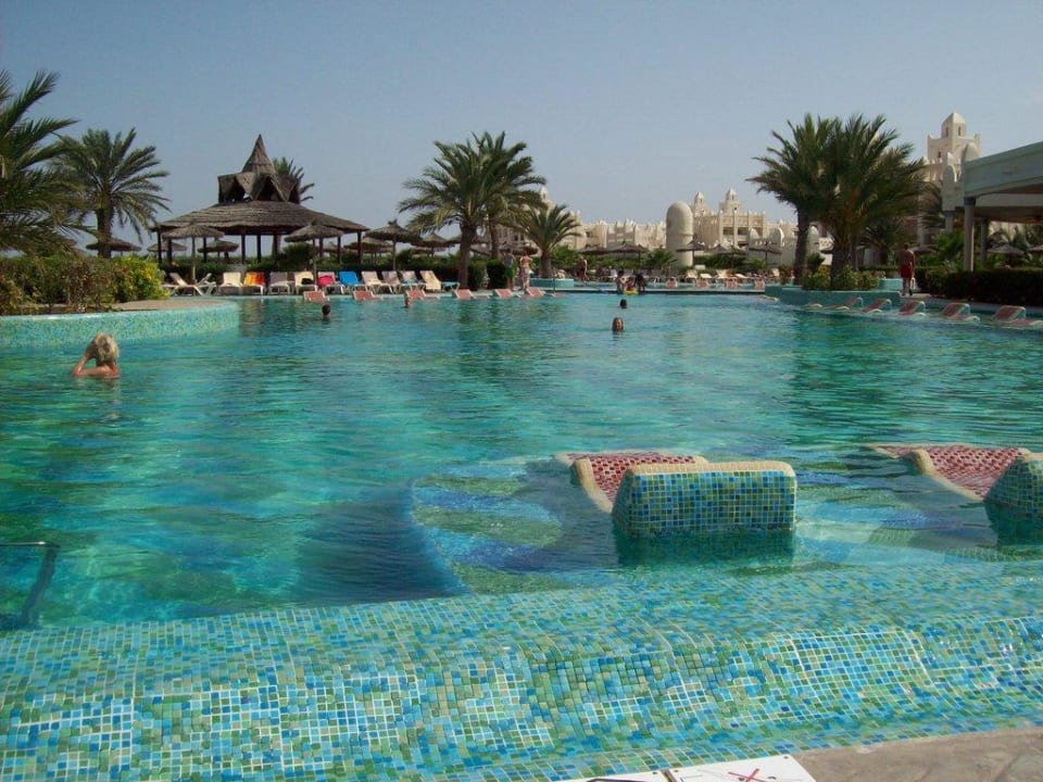 Hauptpool Hotel Riu Karamboa