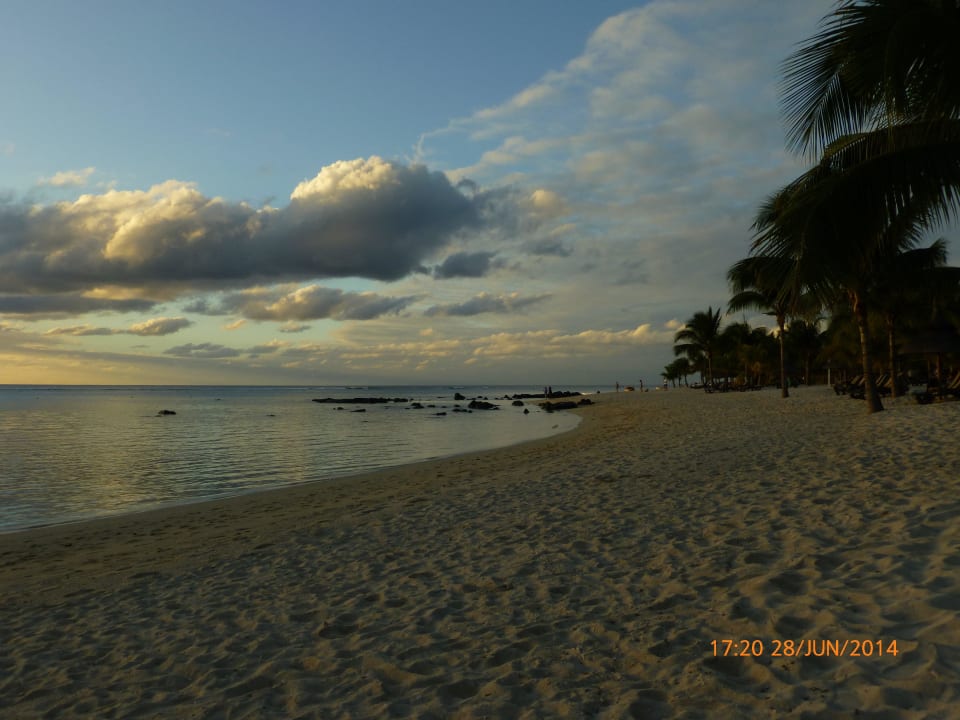 Strand bei Abenddämmerung Victoria Beachcomber Resort & Spa
