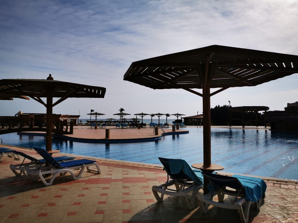 Pool Laguna Beach Marsa Resort