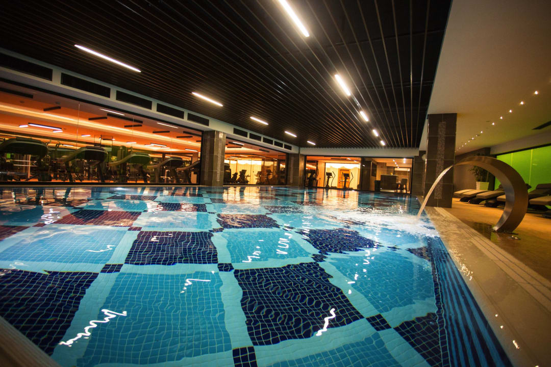 Pool Grand Harilton Hotel