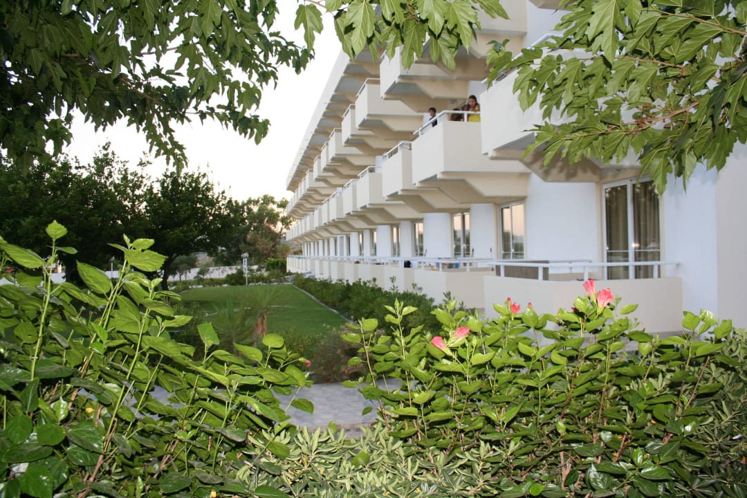 Garden view Zoes Hotel Studios