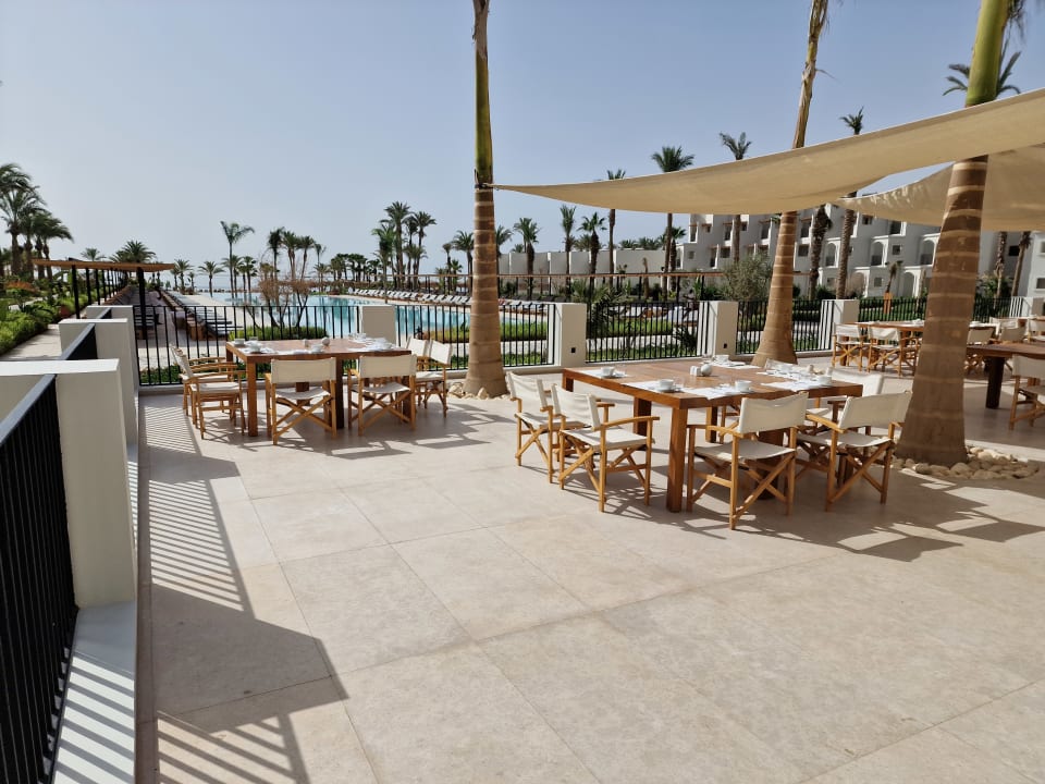 Gastro Serry Beach Resort