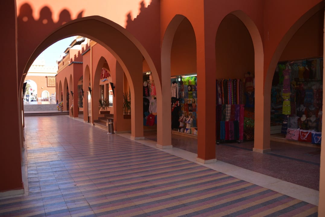 Einkaufsstraße nach dem Eingang Pickalbatros Alf Leila Wa Leila Resort - Neverland Hurghada