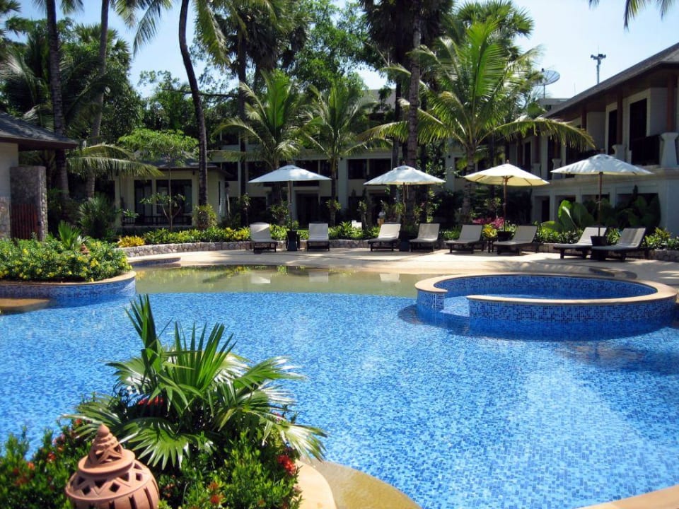 Hauptpool des La Flora La Flora Khao Lak