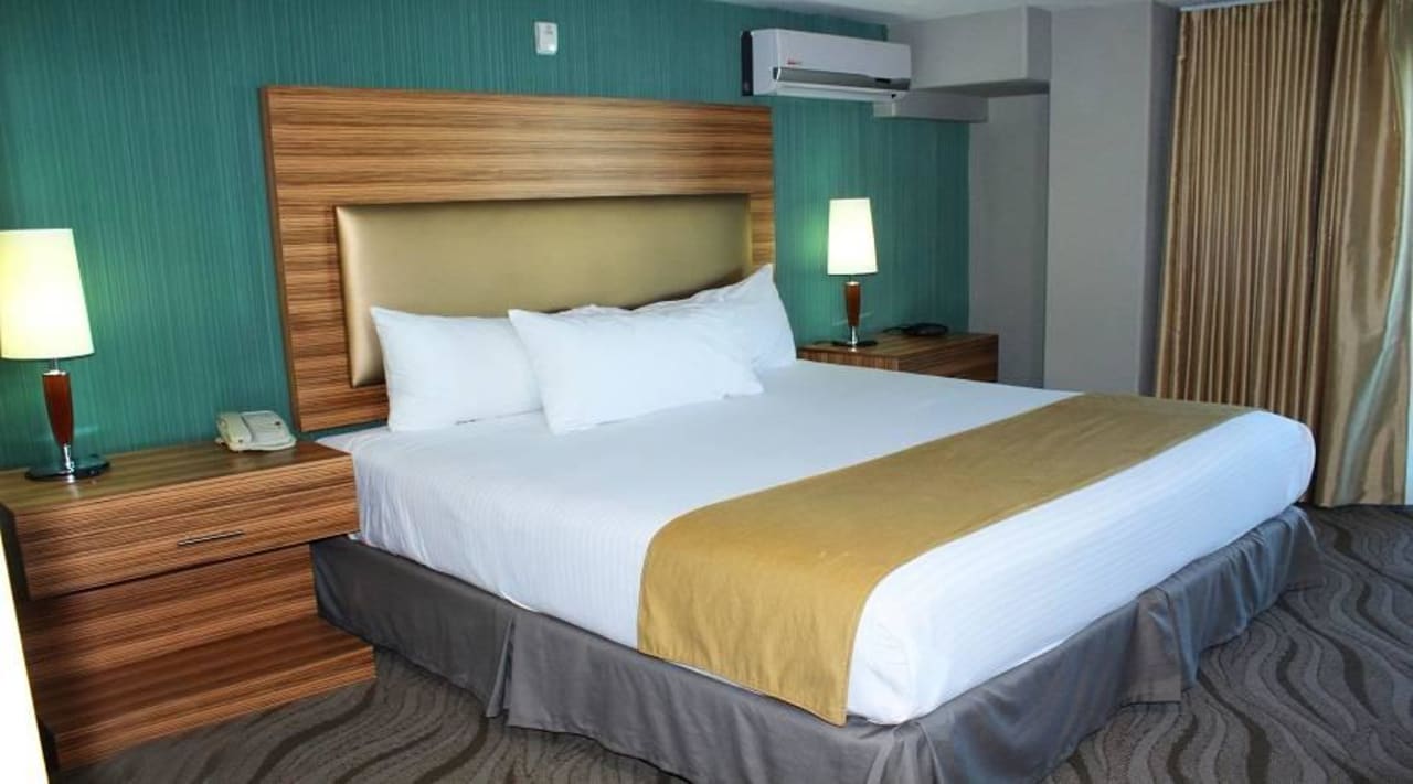 1 King Suite with Balcony Bay View Porto Vista Hotel