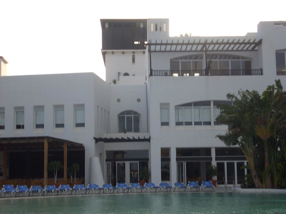 Haupthaus vom Pool aus Club Jandia Princess