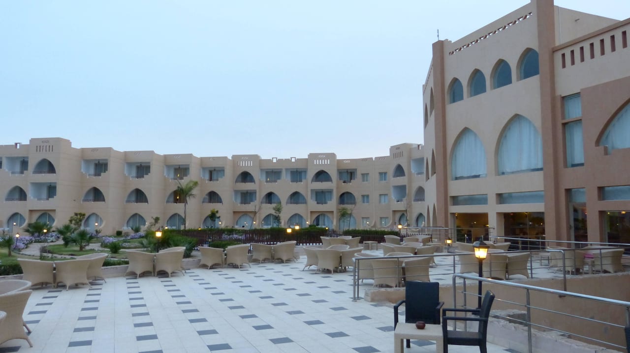 Abendstimmung Terrasse vor Restaurant Three Corners Equinox Beach Resort