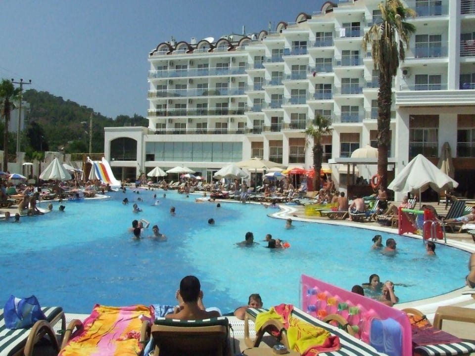 Autour de la piscine SunConnect Grand Ideal Premium