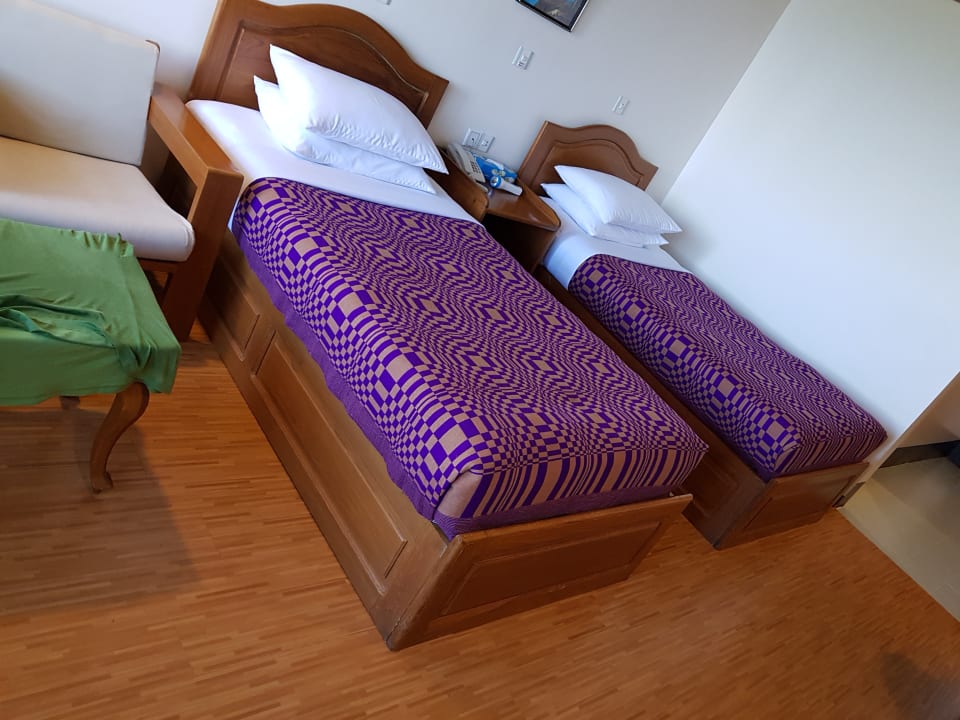 Bett Mountain Top Hotel