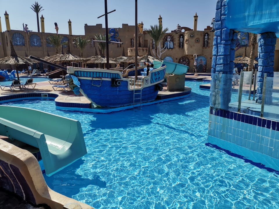 Pool Sea Beach Aqua Park Resort Managed by Blue Resorts
