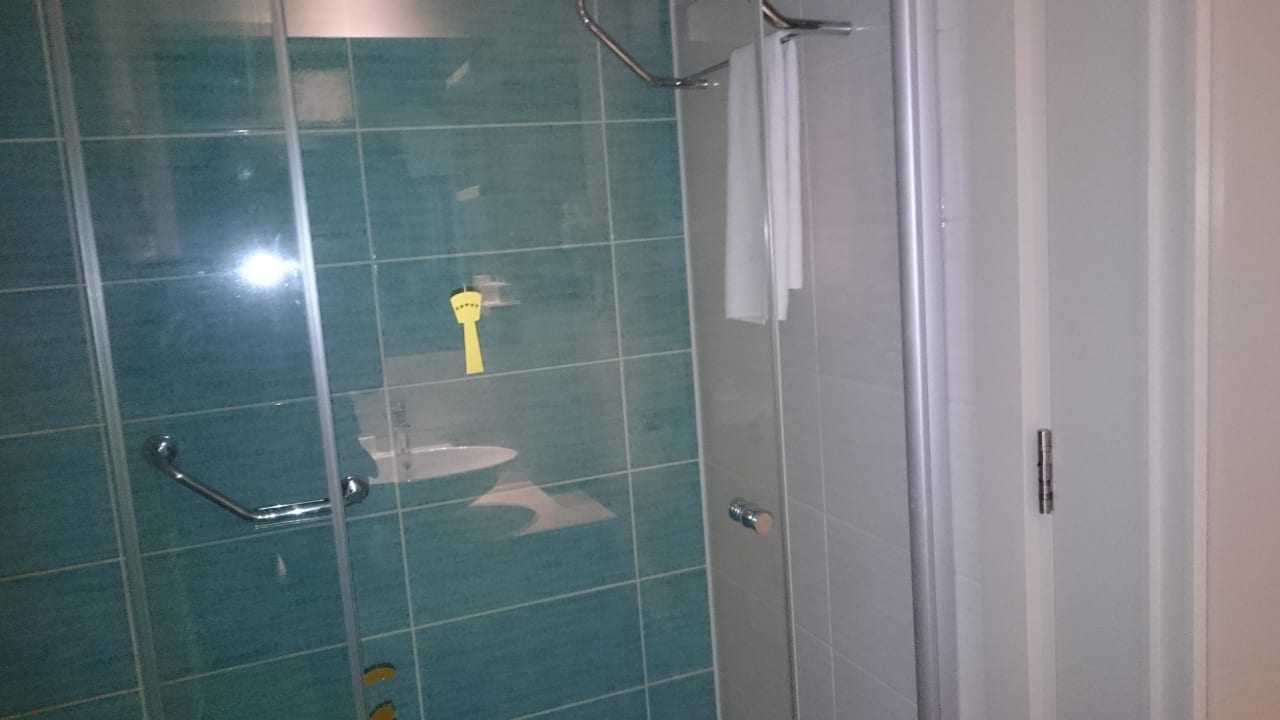 Dusche Port Side Resort Hotel