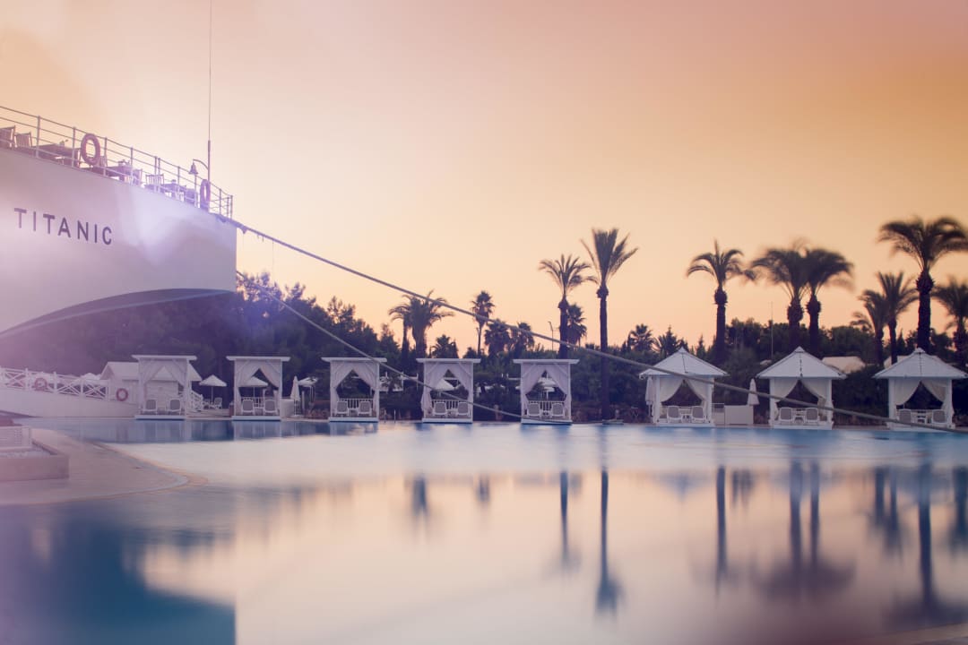 Pool Cabanas Titanic Deluxe Lara