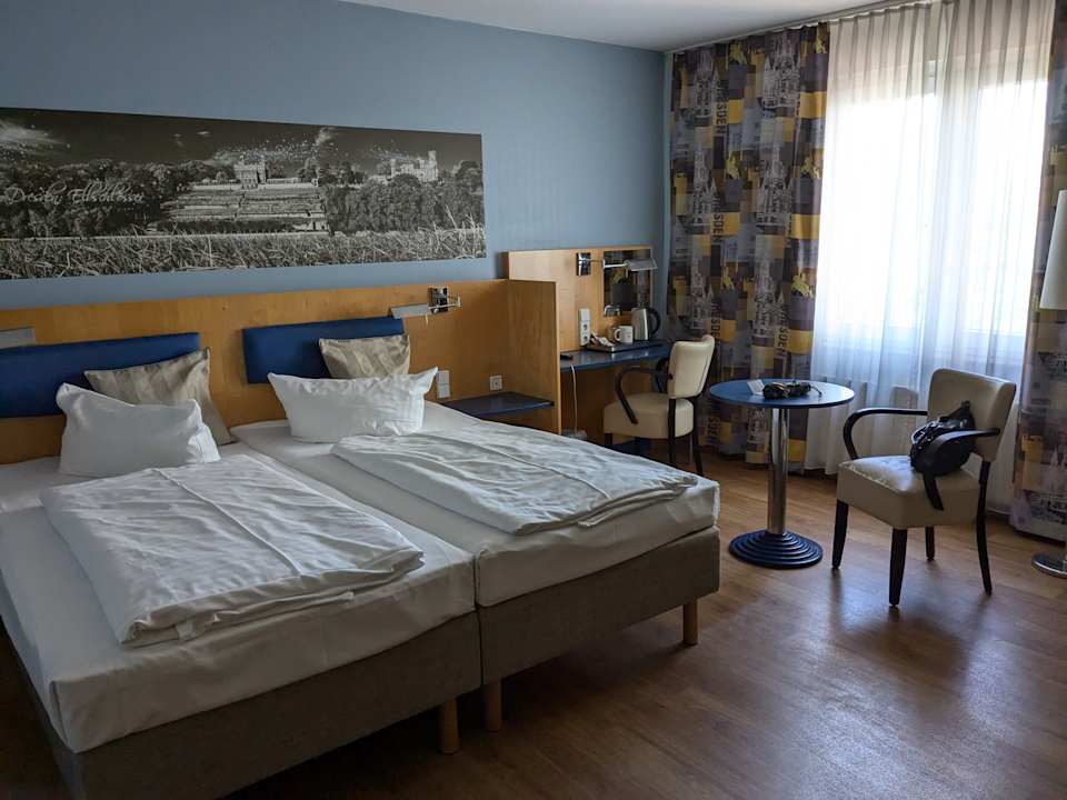 Zimmer AMEDIA Hotel Dresden Elbpromenade