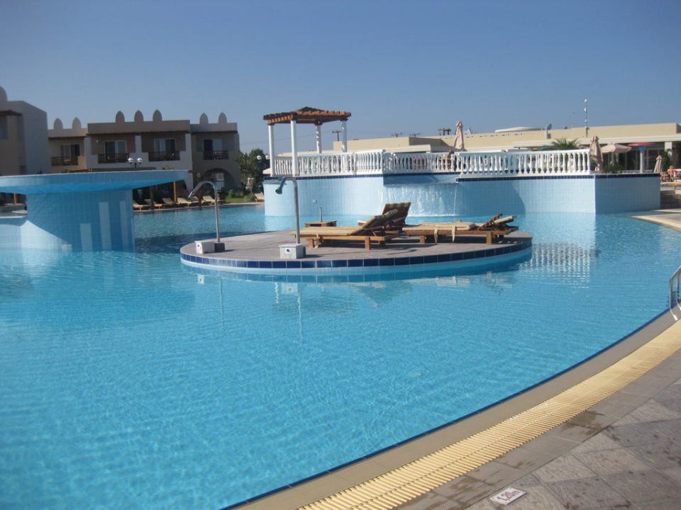 Großer Pool Hotel Gaia Palace