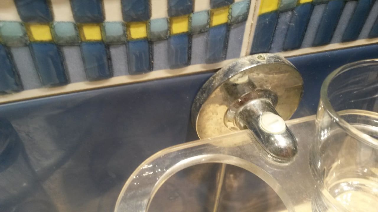 Bad nur 1 Zahnputzbecher total verdreckt Sidi Mansour Resort & Spa