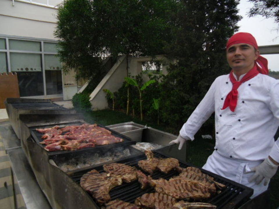 Der Grillchef von Saturn! Saturn Palace Resort Hotel
