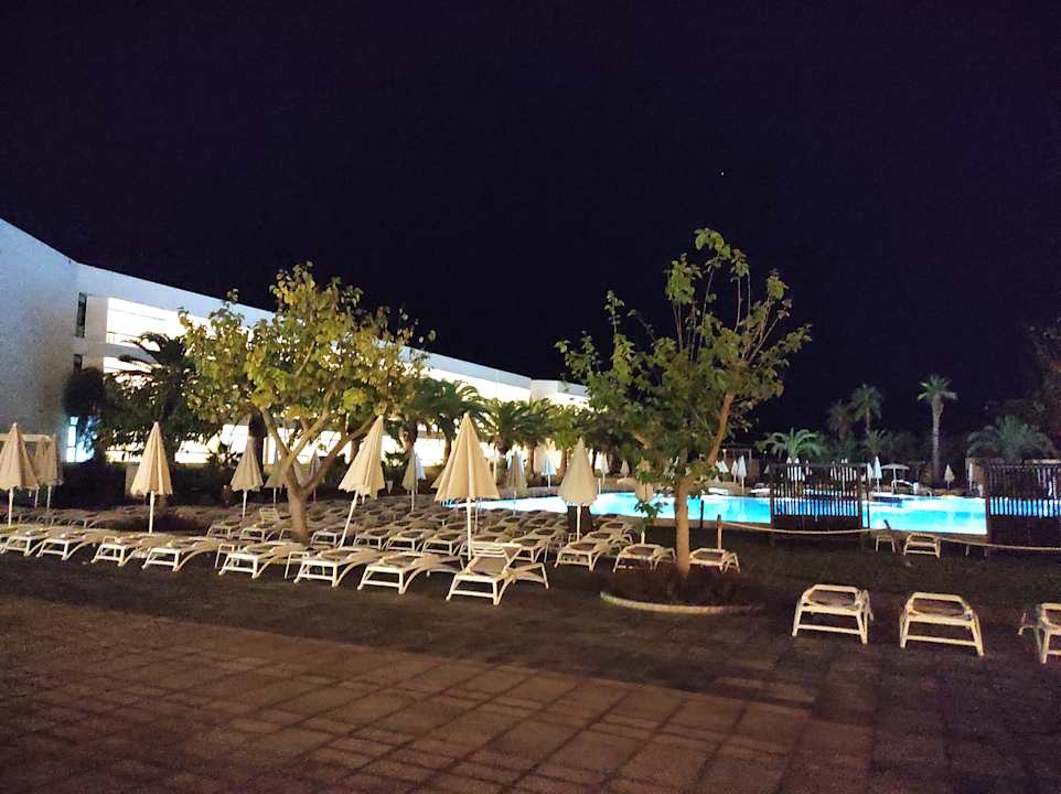Außenansicht Grand Palladium Select Palace Ibiza