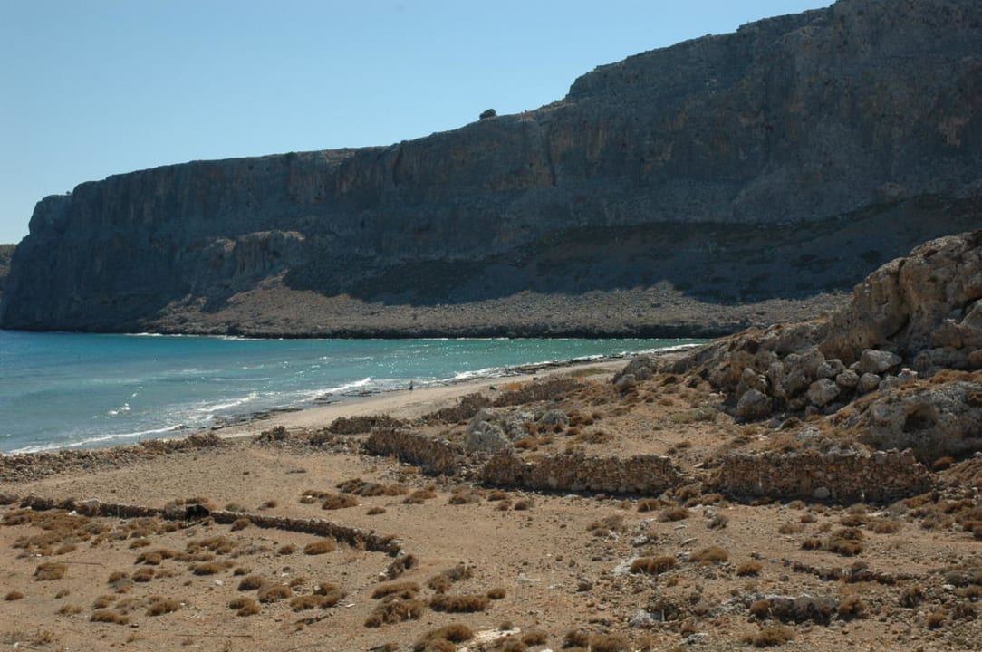 Freistrand neben Hotel Lindian Dream Seaside Resort