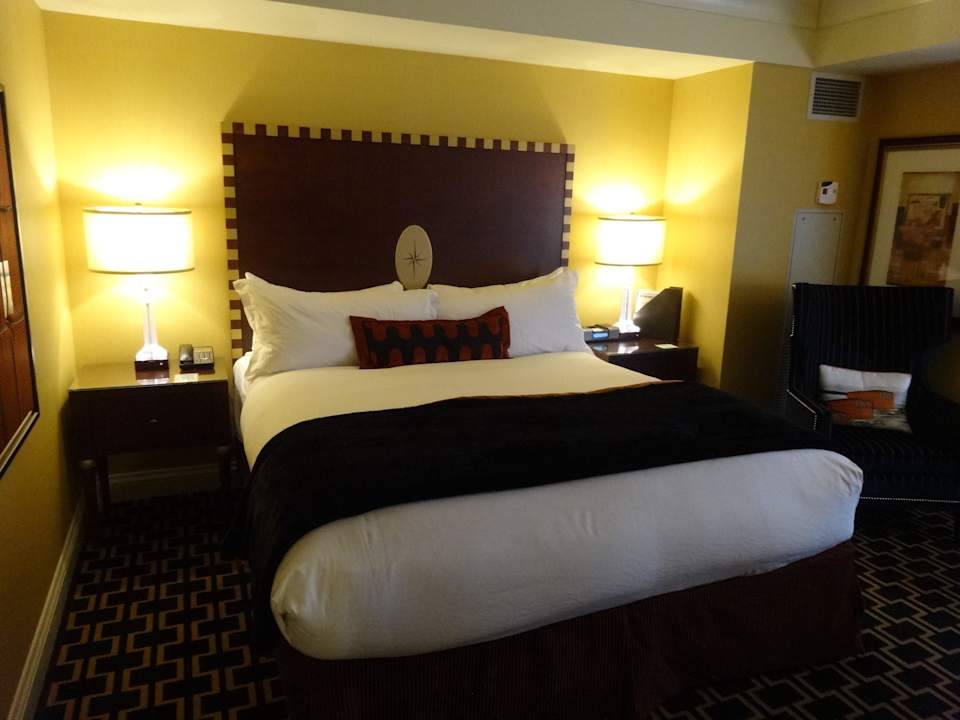 Bett in Zimmer 338 Hotel Marlowe