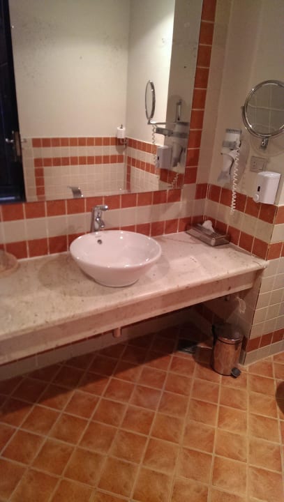 Bad Laguna Beach Marsa Resort