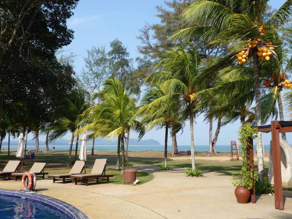 Pool u. Strand Hotel Impiana Resort Cherating