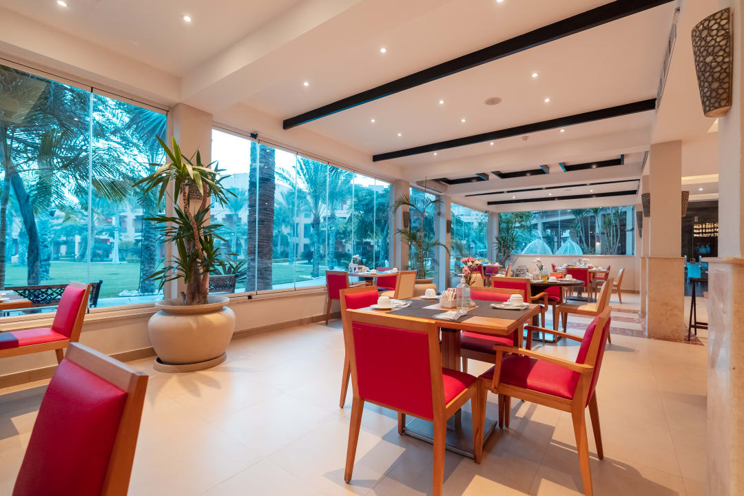 Gastro Swiss Inn Pyramids Golf Resort