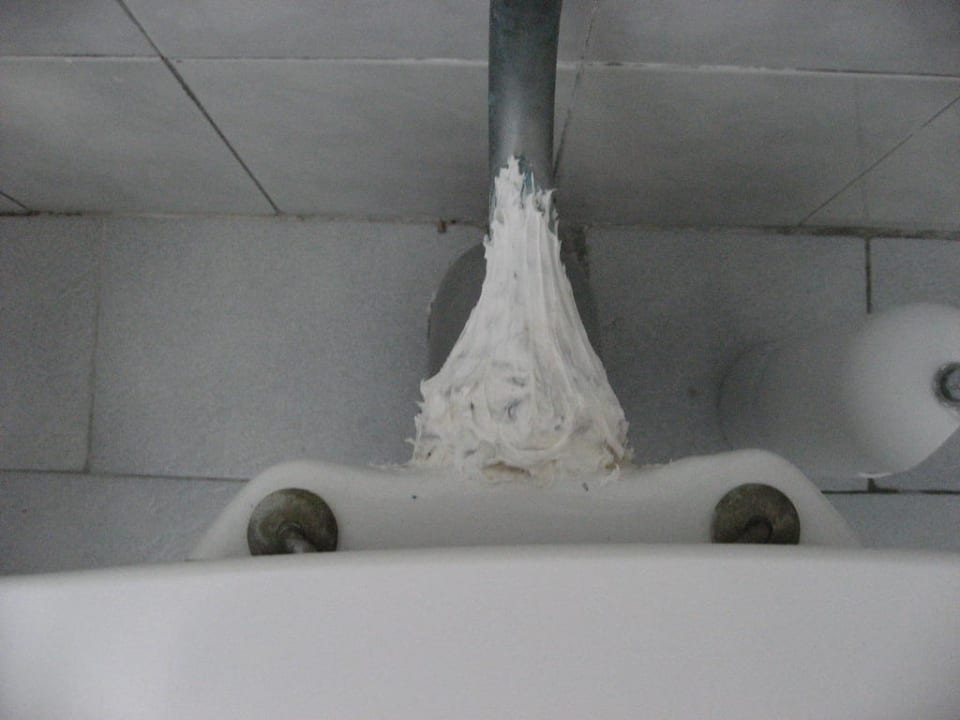 Geflicktes WC  Euro Village Achilleas Hotel