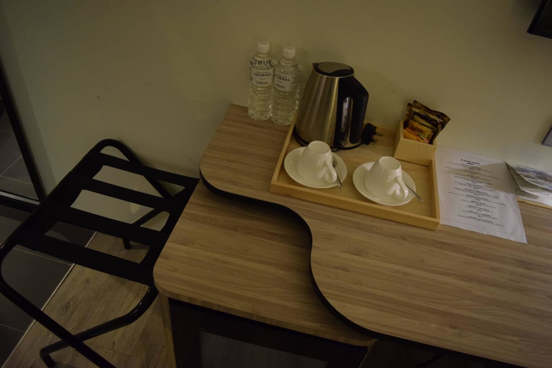 Schreibtisch Teilansicht The Kuala Lumpur Journal Hotel