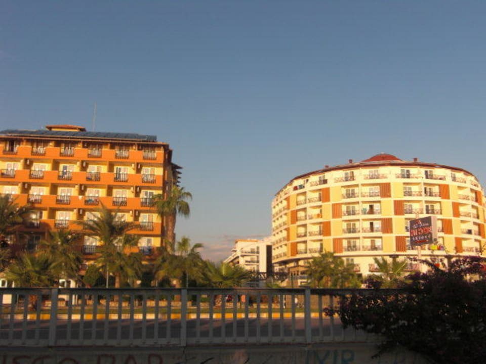 Blick auf beide Hotelkomplexe Hotel Arabella World