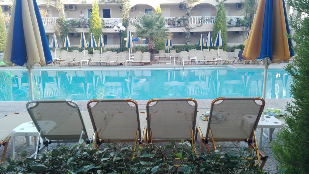 Widok na basen pokój a105 Hotel Tsilivi Admiral