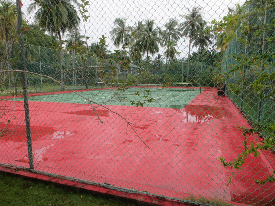Tennisplatz im Regen Adaaran Select Hudhuran Fushi - Premium All Inclusive