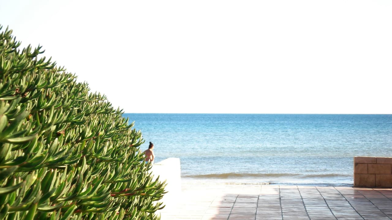 La Plage et la mer Ruspina Beach Resort