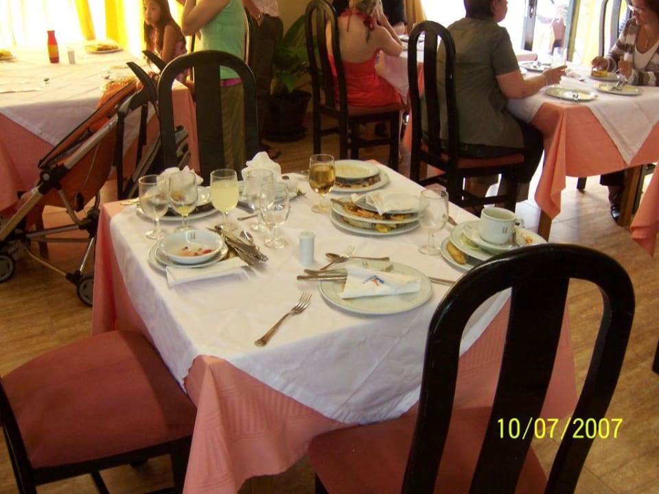 Tische nicht abgeräumt! Apartments Palmeras Garden