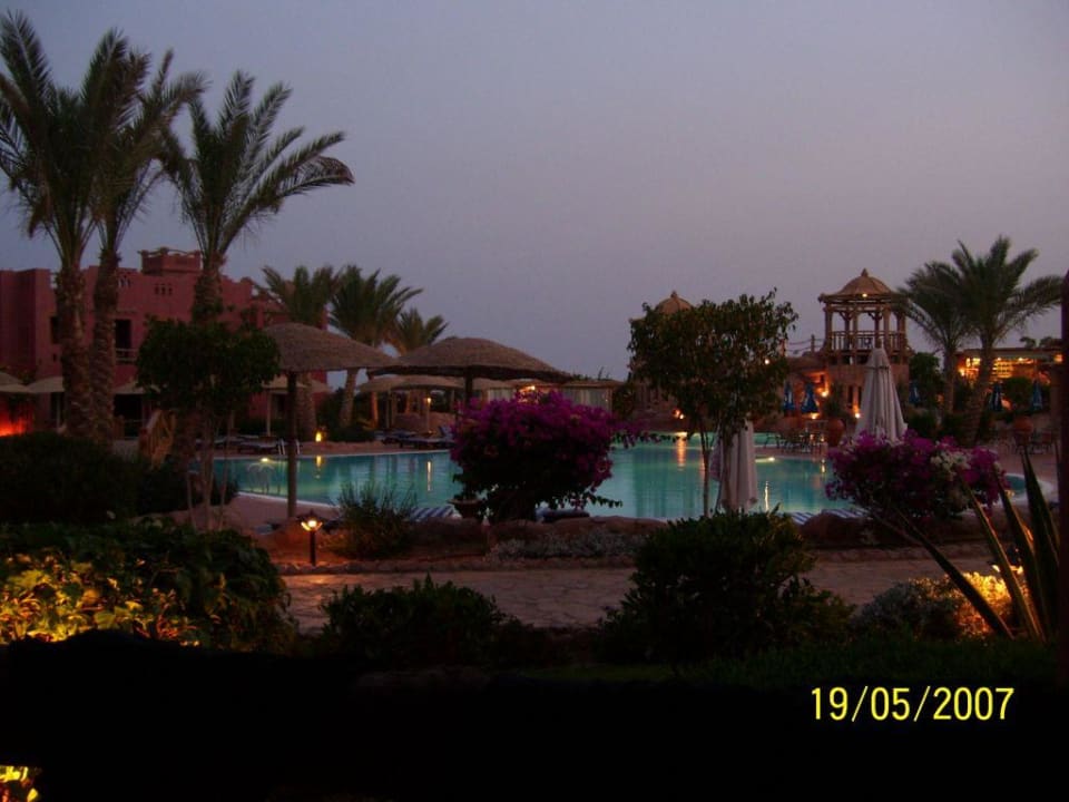 Aublick vom Zimmer bei Nacht Charmillion Sea Life Resort