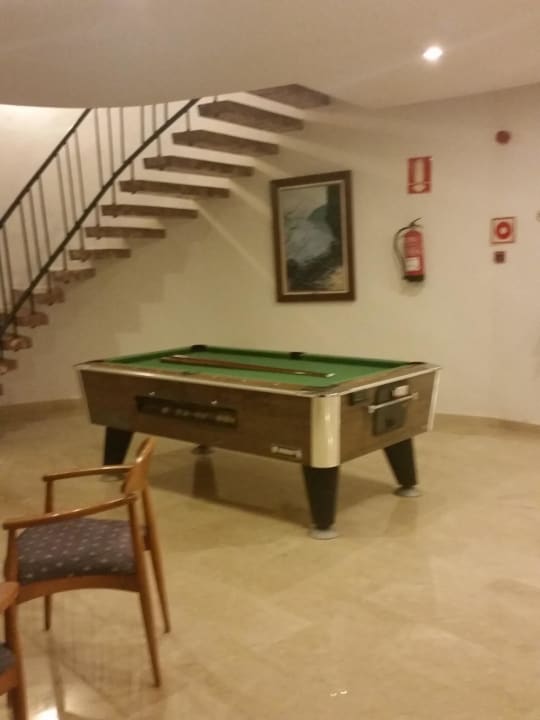 Billardtisch der gelitten hat ICON Valparaiso - Adults Only