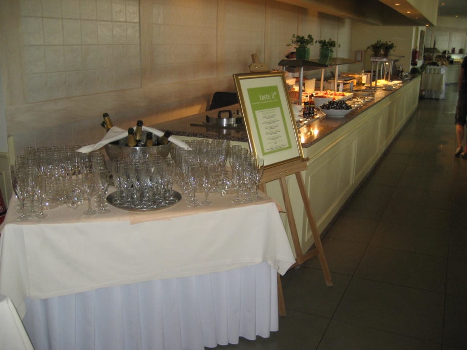 Frühstück mit Sekt PortoBay Falésia