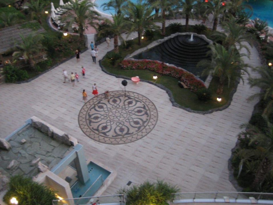 Blick auf Pool Royal Wings Hotel