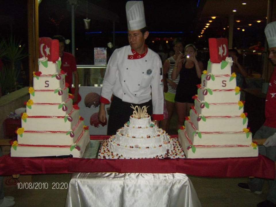Kuchen Saphir Hotel & Villas