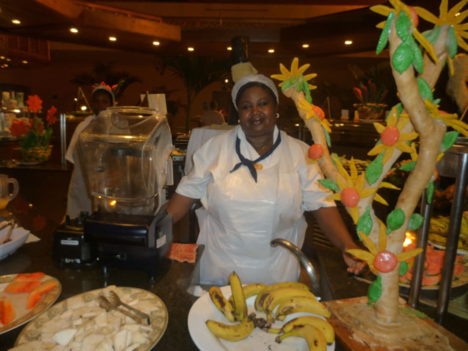 Betty, die jeden Morgen Obstsäfte nach Wunsch mixt Blau varadero - Adults only