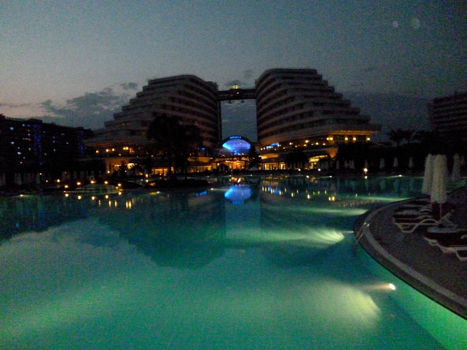 Pool mit Hotel Hotel Miracle Resort