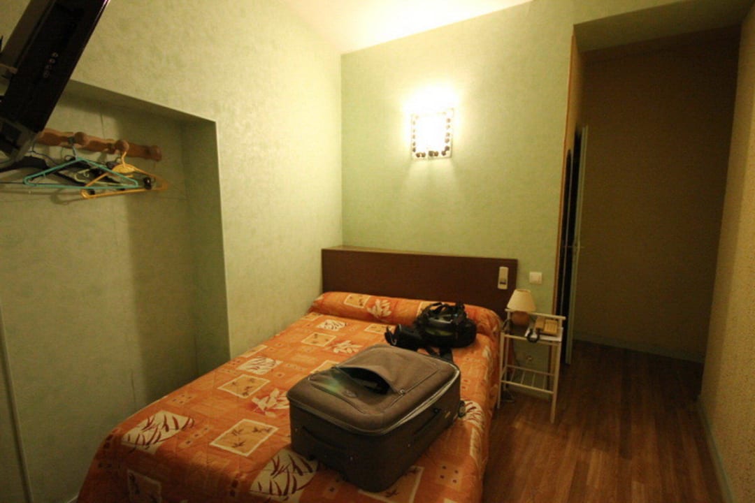 Номер со стороны окна. Hotel le Thurot