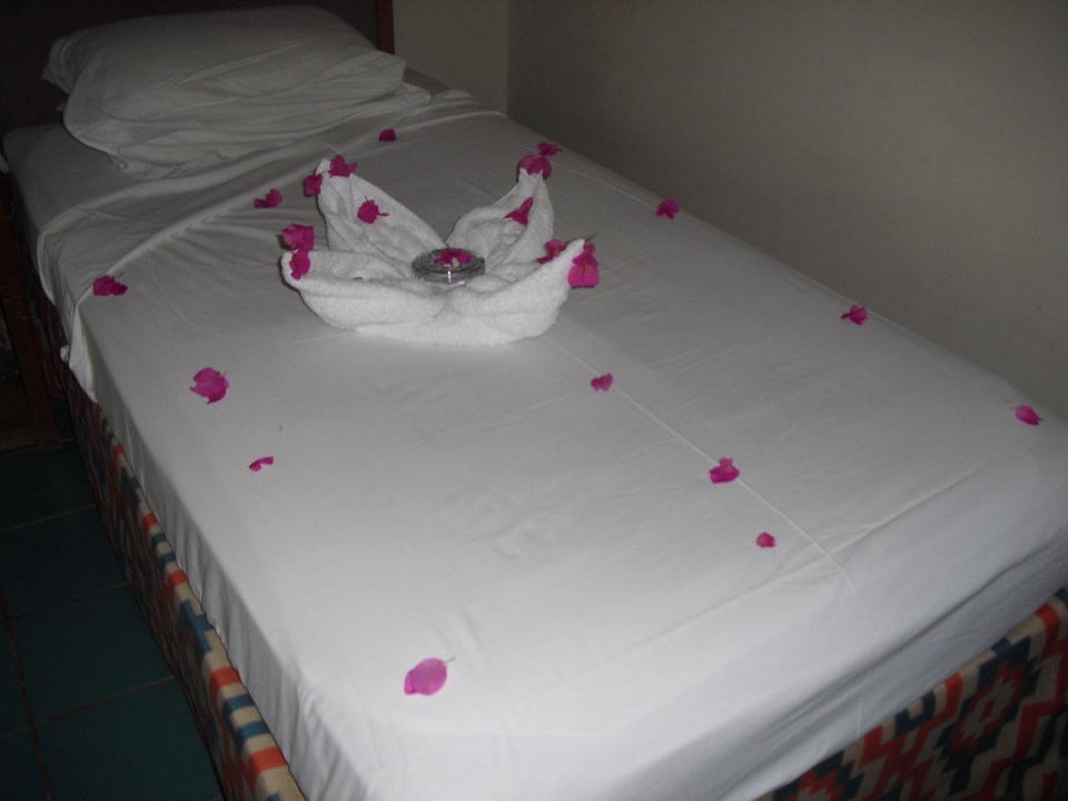 Deko auf dem Bett SUNRISE Holidays Resort (Adults Only)