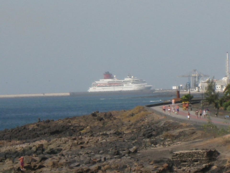 Aida im Hafen  allsun App.-Hotel Albatros