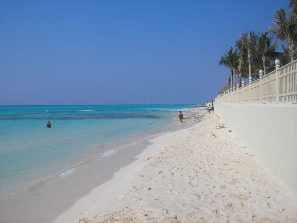 Der Strand zur rechten Seite Hotel Riu Palace Riviera Maya