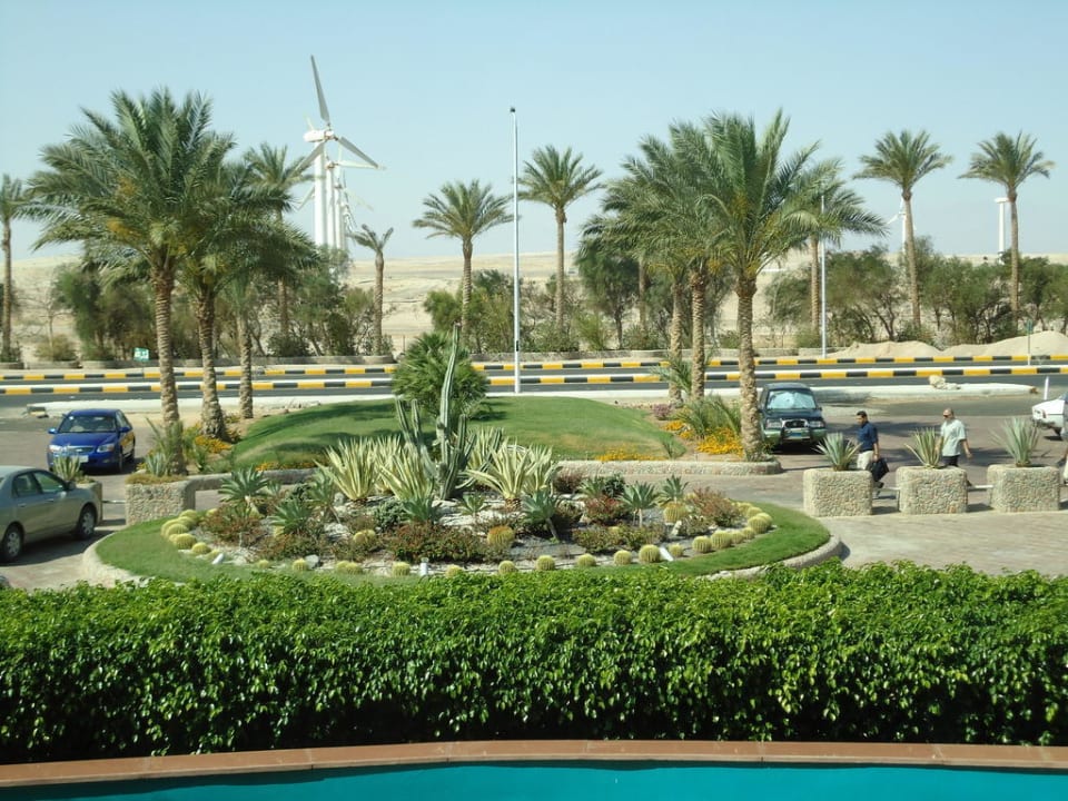 Der Garten vor dem Hotel Golden Beach Resort