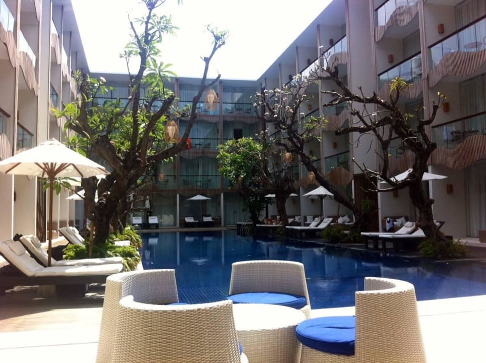 Attraktiver Poolbereich, Blick vom Frühstück The Bene Kuta Hotel