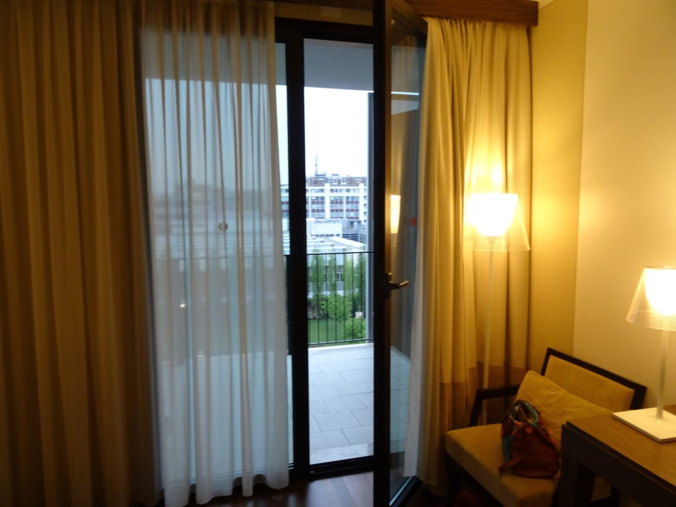 Ausgang zum Balkon Hotel Ramada Plaza Milano