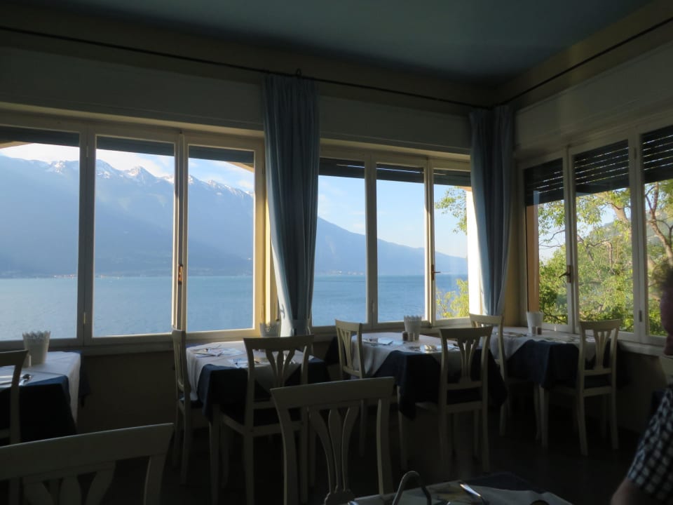 Frühstück mit Ausblick auf den See Villa Romantica Beach Resort