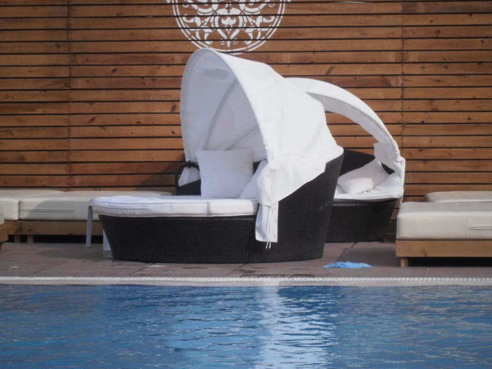 Dreckige und verschmierte Poolkörbe Club Hotel Anjeliq